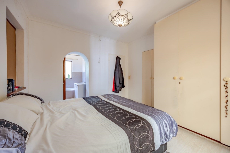 5 Bedroom Property for Sale in Lakeside Western Cape